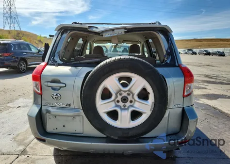 2006 Toyota Rav4 z USA, uszkodzony, nr VIN JTMBD33V466013930